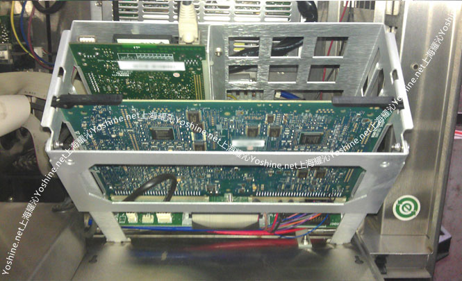 多米诺喷码机电子系统除尘后的效果